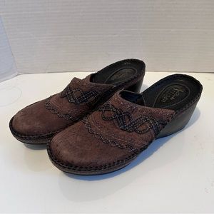 Women CLARKS ARTISAN size 6 M clogs - khaki